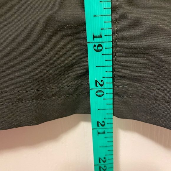 MEC dark grey/black hiking skirt size 12 with front zip and back pockets - Picture 3 of 10